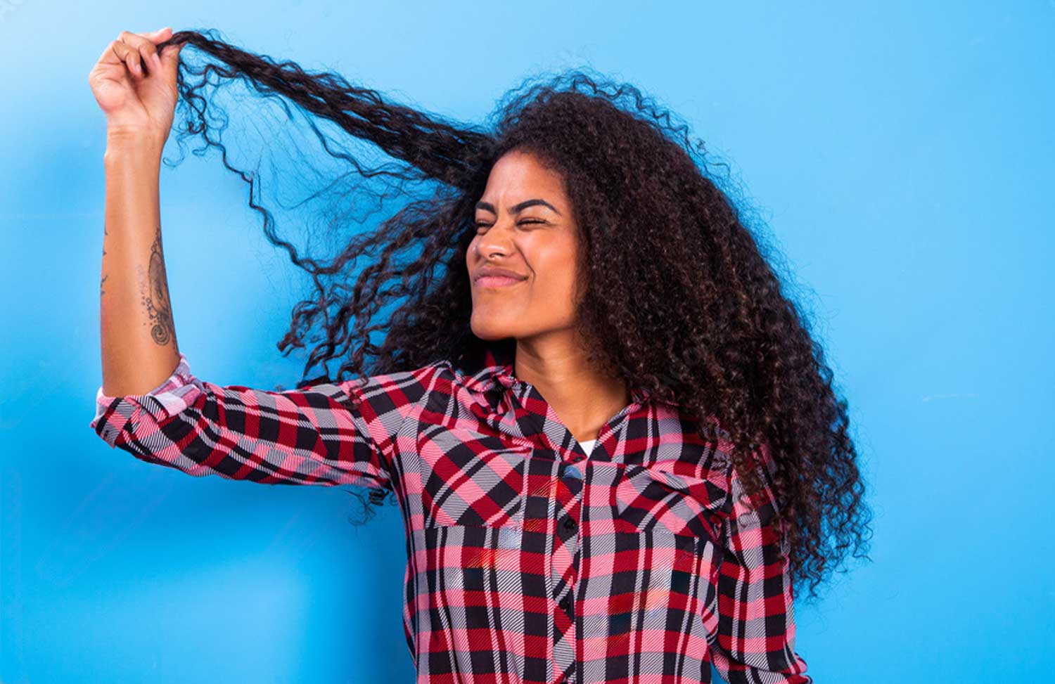 How to Successfully Tackle Summer Frizz: Essential Tips for Smoother Hair